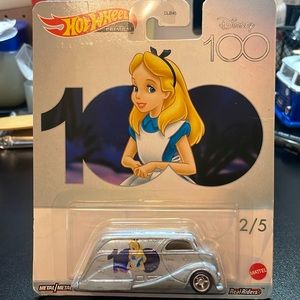 Hot Wheels Disney 100 Alice in Wonderland Alice Deco Delivery, Character Vehicle